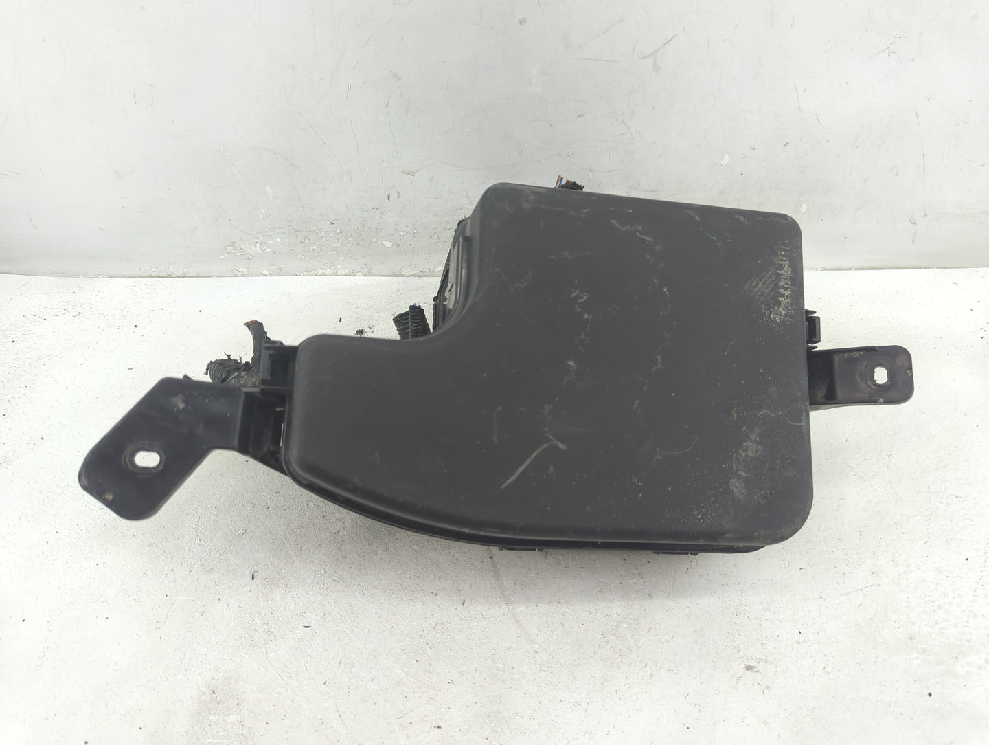 2014-2016 Mazda 3 Fusebox Fuse Box Panel Relay Module P/N:TKY2-675X0 Fits Fits 2014 2015 2016 OEM Used Auto Parts - Oemuseda