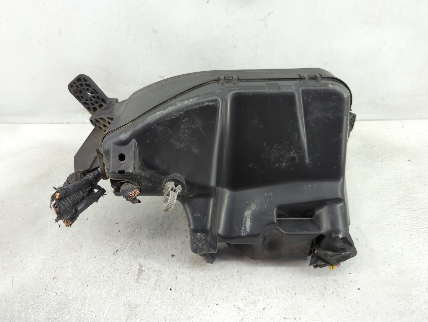 2014-2016 Mazda 3 Fusebox Fuse Box Panel Relay Module P/N:TKY2-675X0 Fits Fits 2014 2015 2016 OEM Used Auto Parts - Oemuseda