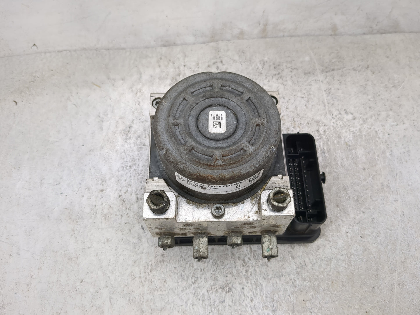 2017-2018 Mazda 3 ABS Pump Control Module Replacement P/N:BACS 43 7A0 A BACS437A0A, KF620 Fits Fits 2017 2018 OEM Used Auto 