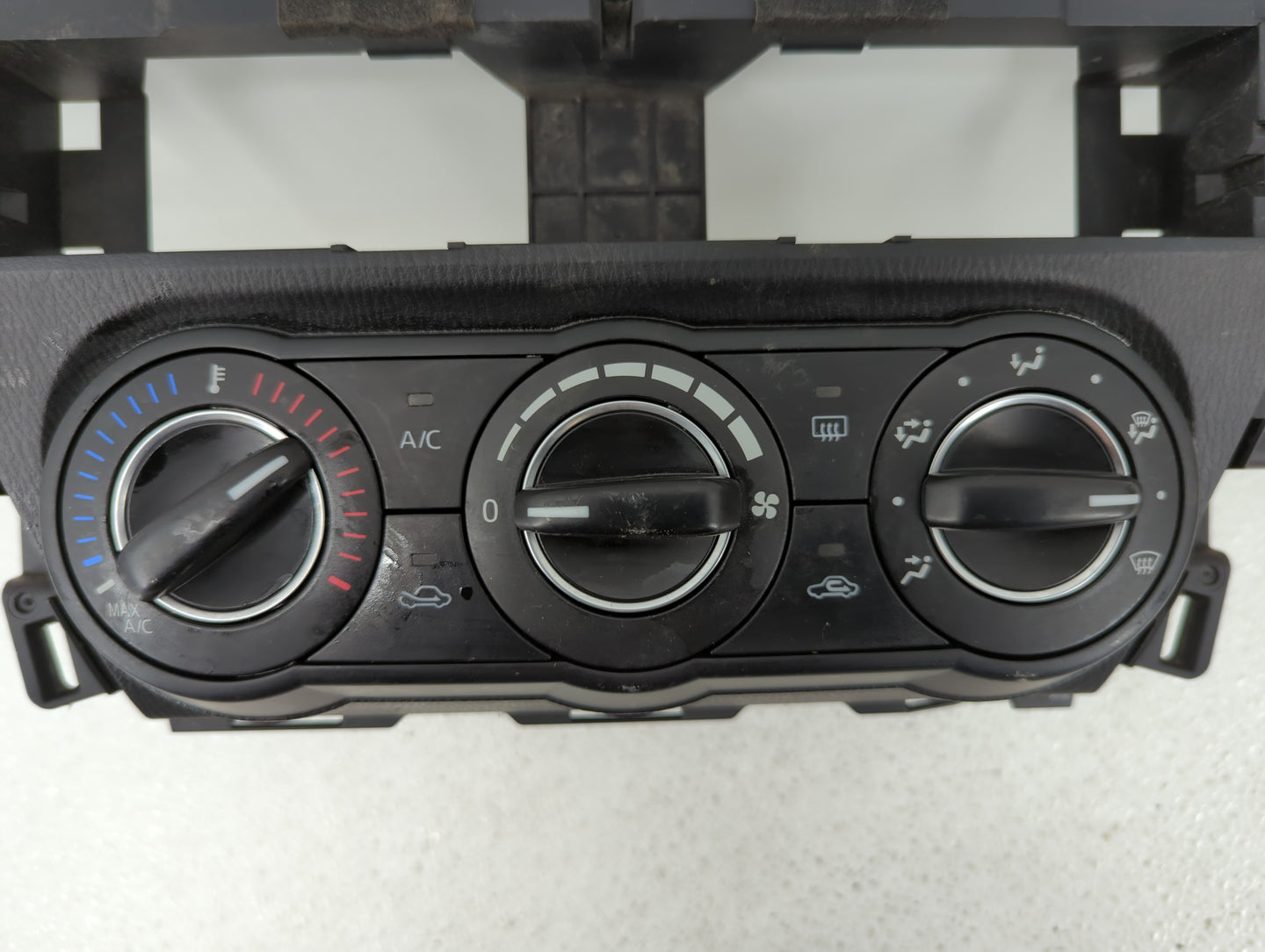 2017 Mazda 3 Climate Control Module Temperature AC/Heater Replacement P/N:61 190B 7E15 HBAJC Fits OEM Used Auto Parts - Oemu