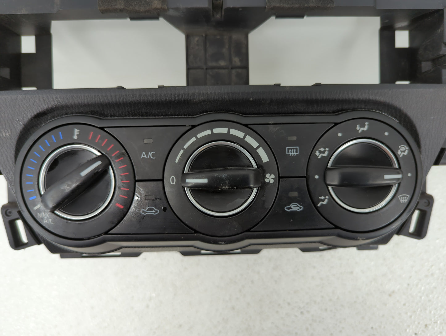 2017 Mazda 3 Climate Control Module Temperature AC/Heater Replacement P/N:61 190B 7E15 HBAJC Fits OEM Used Auto Parts - Oemu