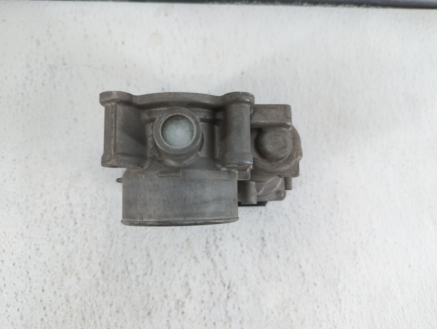 2012-2014 Mazda 3 Throttle Body P/N:640 K4238 9T06 PE01 13 640 B, 13 640 A, 640 K4238 1R24 Fits Fits 2012 2013 2014 OEM Used