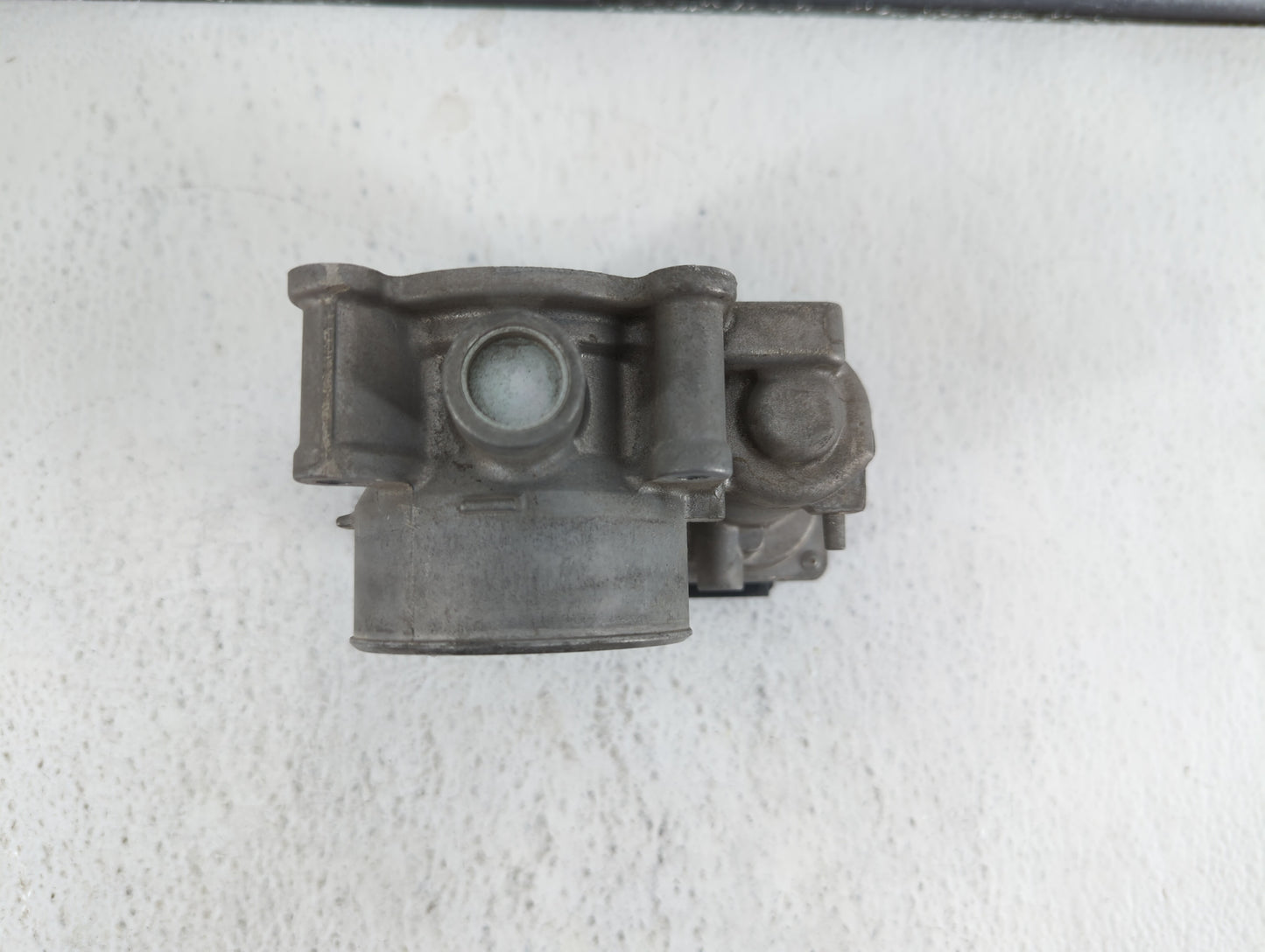 2012-2014 Mazda 3 Throttle Body P/N:640 K4238 9T06 PE01 13 640 B, 13 640 A, 640 K4238 1R24 Fits Fits 2012 2013 2014 OEM Used