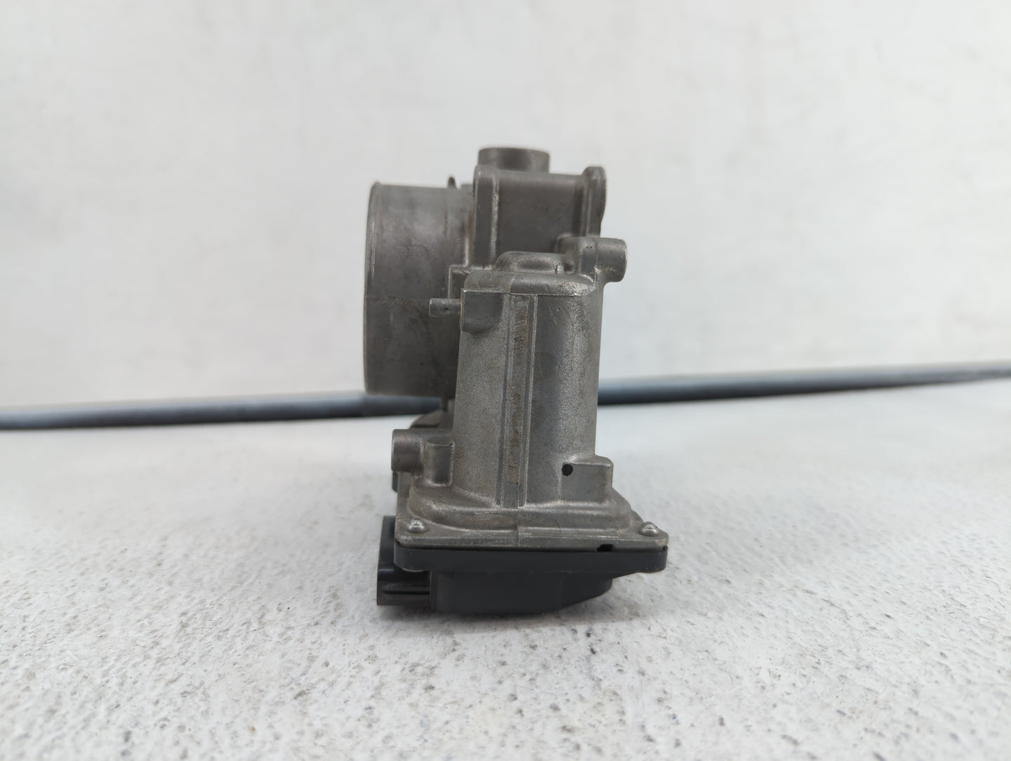 2012-2014 Mazda 3 Throttle Body P/N:640 K4238 9T06 PE01 13 640 B, 13 640 A, 640 K4238 1R24 Fits Fits 2012 2013 2014 OEM Used