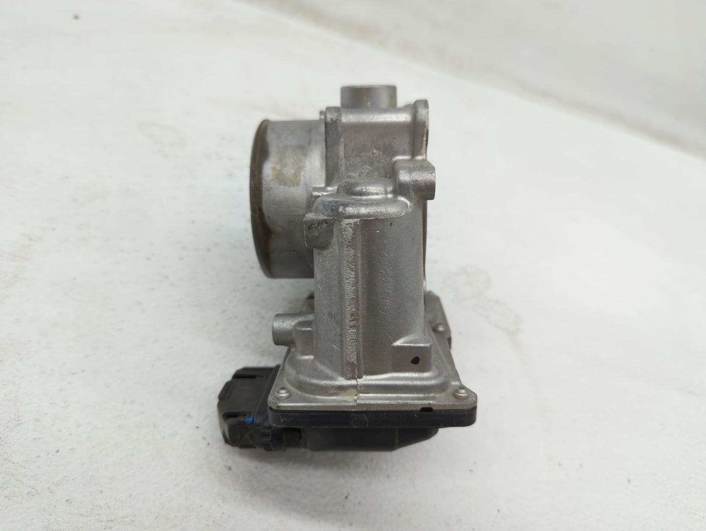 2012-2014 Mazda 3 Throttle Body P/N:640 K4238 4U26 640 K4238 9T06, PE01 13 640 B, 13 640 A Fits Fits 2012 2013 2014 OEM Used