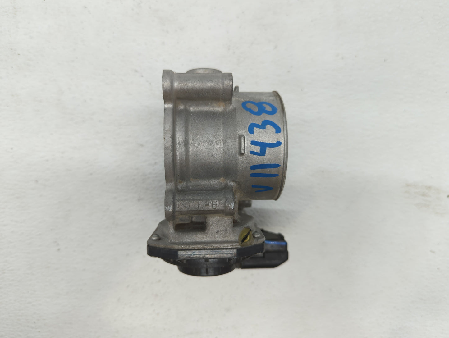 2012-2014 Mazda 3 Throttle Body P/N:640 K4238 4U26 640 K4238 9T06, PE01 13 640 B, 13 640 A Fits Fits 2012 2013 2014 OEM Used