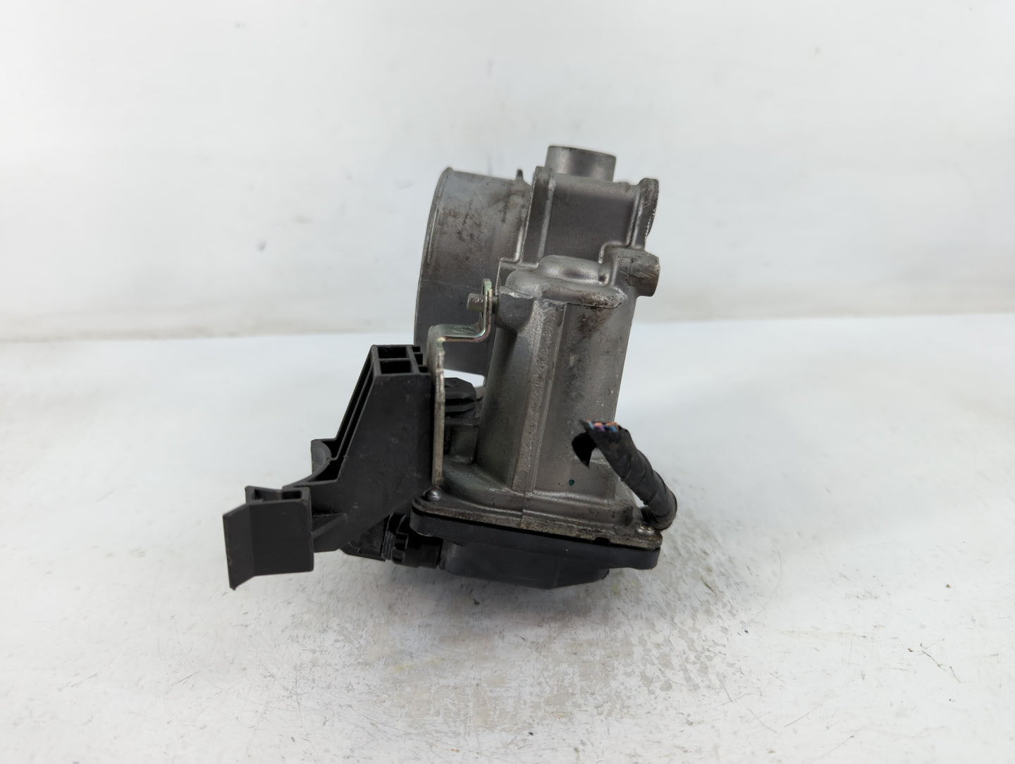 2012-2018 Mazda 3 Throttle Body P/N:13 640 0076 9T19 Fits Fits 2012 2013 2014 2015 2016 2017 2018 OEM Used Auto Parts - Oemu