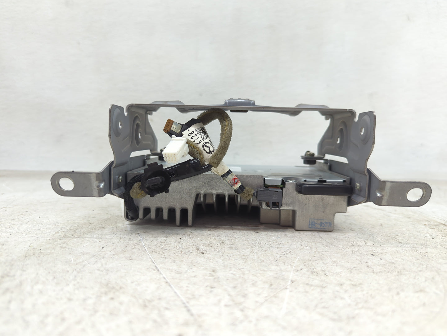 2017-2018 Mazda Cx-5 Radio AM FM Cd Player Receiver Replacement P/N:KB7W 66 9C0 Fits Fits 2017 2018 OEM Used Auto Parts - Oe