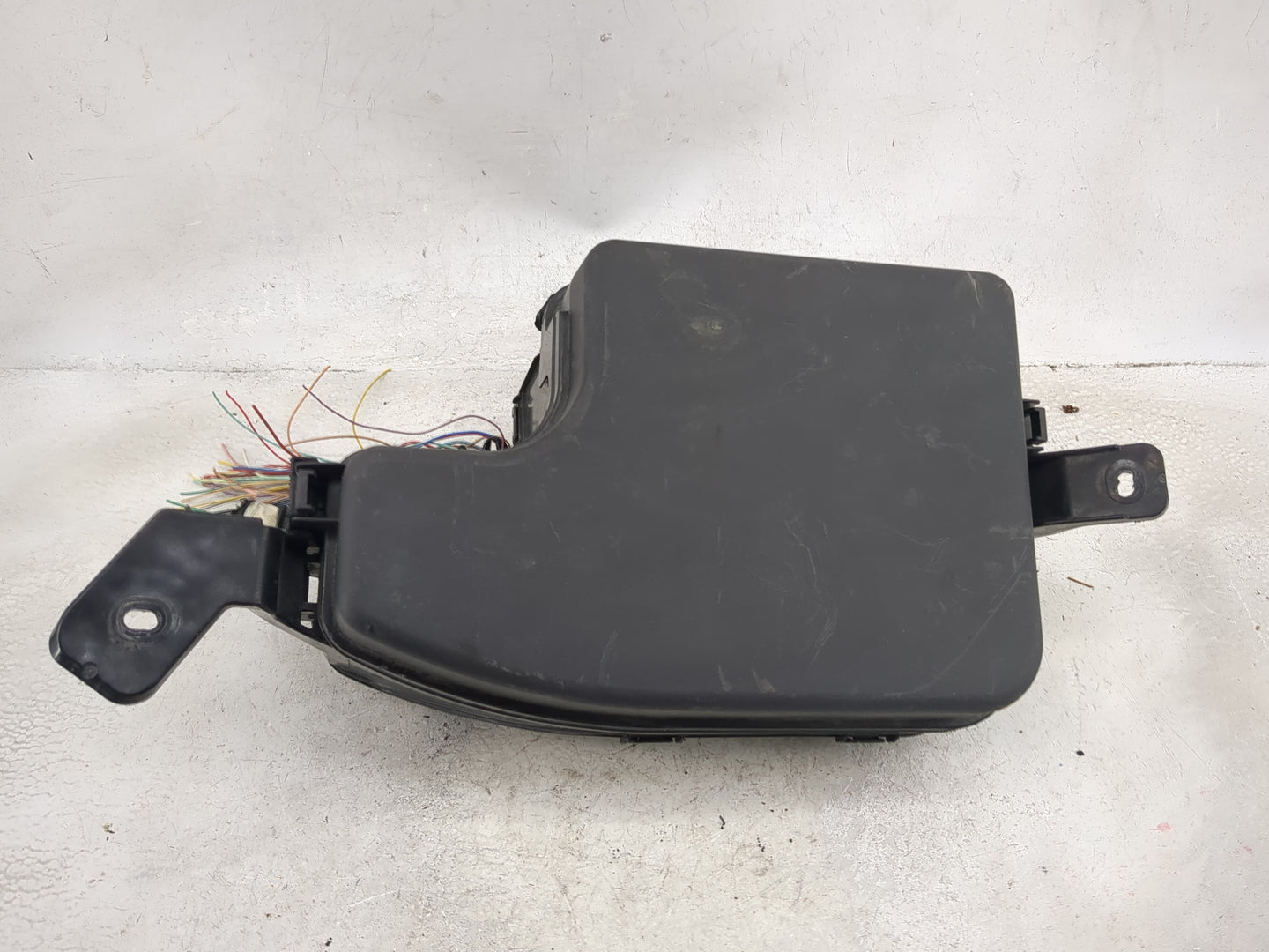 2017 Mazda Mazda3 Fusebox Fuse Box Panel Relay Module P/N:TKY2-675X0 K3239, F005V02666, BHR1-67599 Fits Fits 2014 2015 2016 