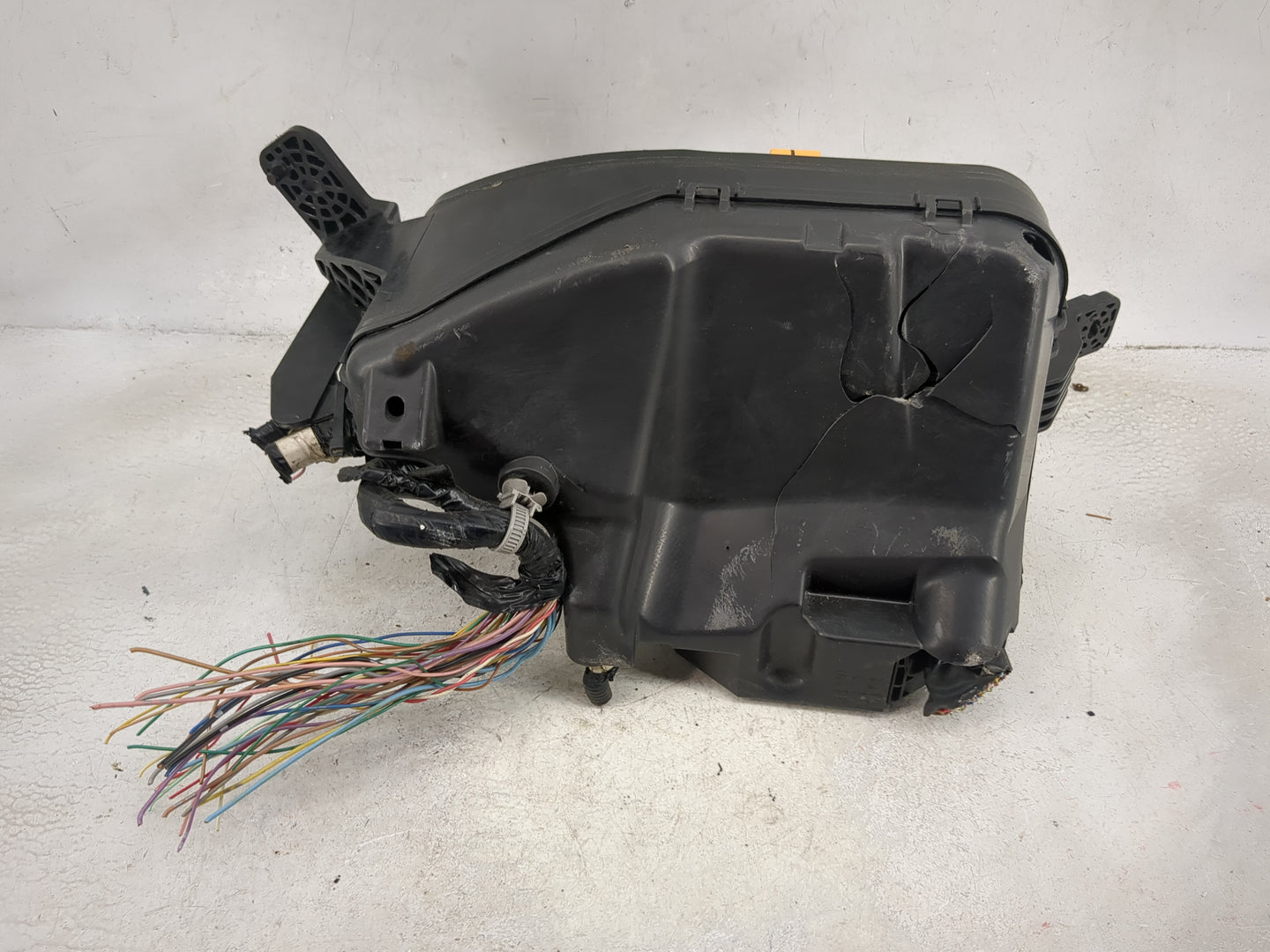 2017 Mazda Mazda3 Fusebox Fuse Box Panel Relay Module P/N:TKY2-675X0 K3239, F005V02666, BHR1-67599 Fits Fits 2014 2015 2016 