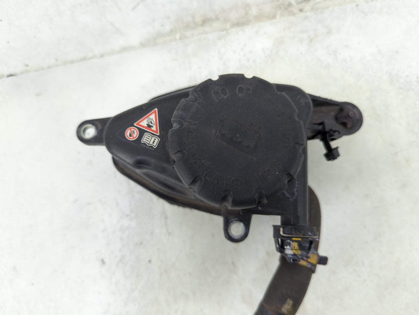 2015 Mercedes-benz C300 Radiator Coolant Overflow Expansion Tank Bottle 1494191 - Oemusedautoparts1.com