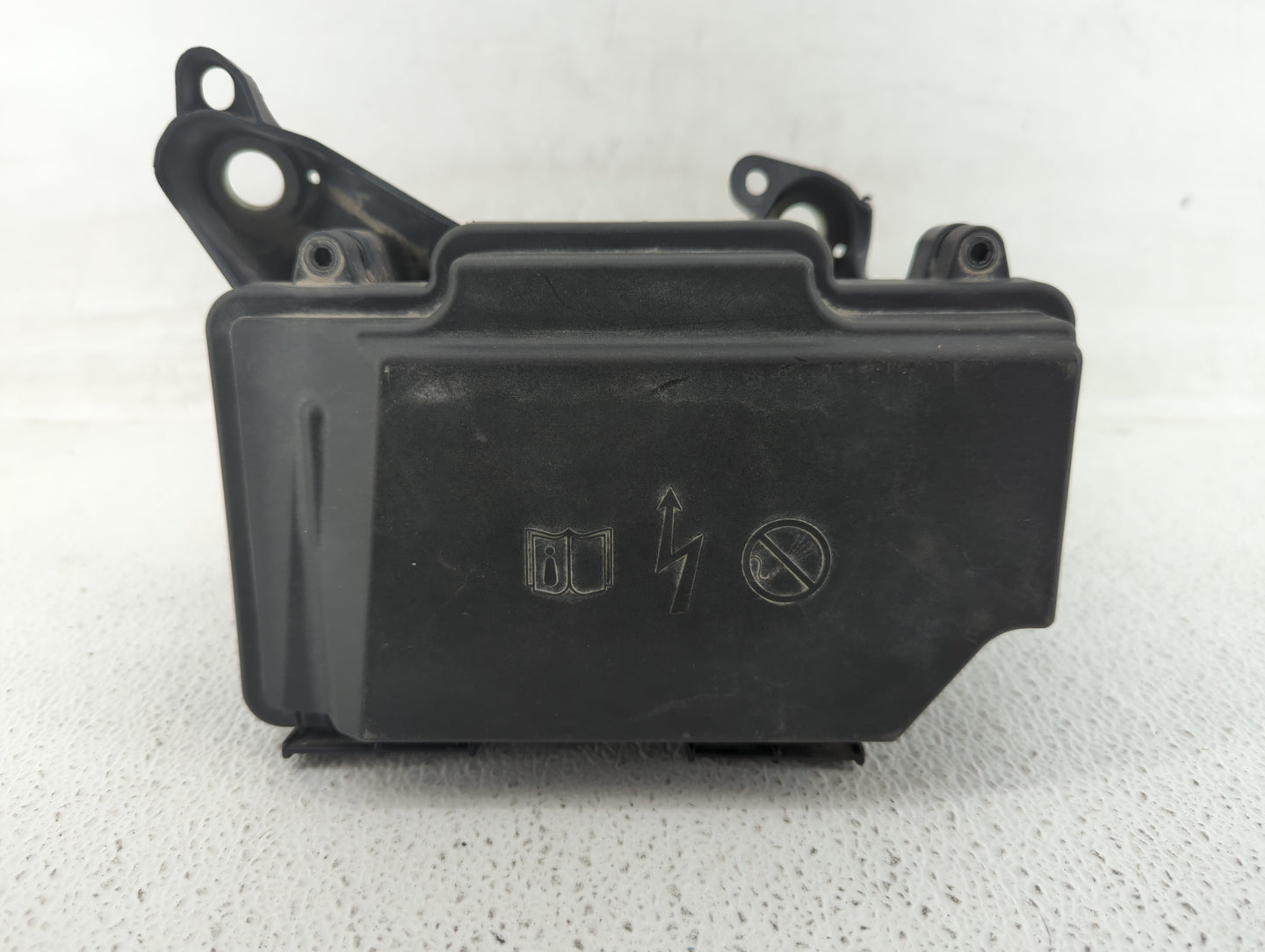 2015-2017 Mercedes-Benz C300 Fusebox Fuse Box Panel Relay Module P/N:A 205 540 23 28 A 205 540 00 82 Fits Fits 2015 2016 201