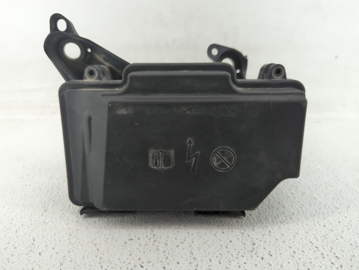 2015-2017 Mercedes-Benz C300 Fusebox Fuse Box Panel Relay Module P/N:A 205 540 23 28 A 205 540 00 82 Fits Fits 2015 2016 201
