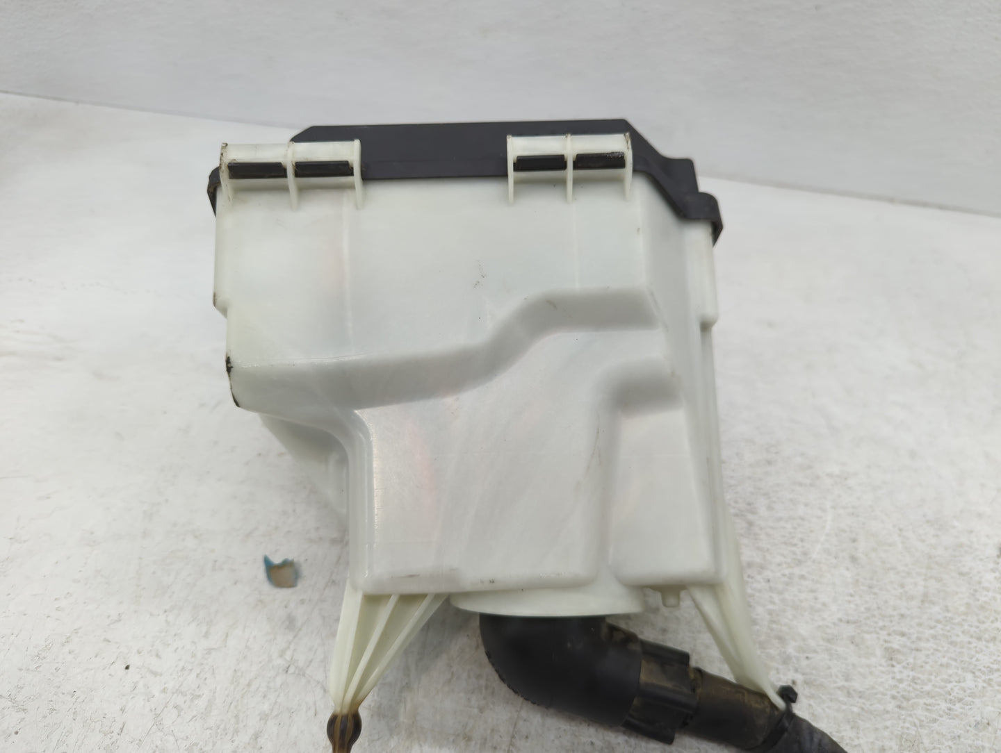 2016-2017 Mercedes-Benz C350 Fusebox Fuse Box Panel Relay Module P/N:A 205 998 13 01 Fits Fits 2015 2016 2017 OEM Used Auto 