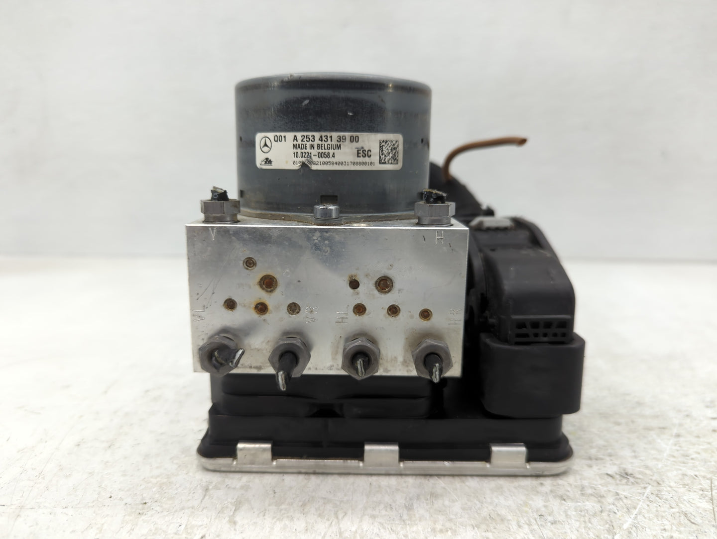 2017-2018 Mercedes-Benz C350 ABS Pump Control Module Replacement P/N:A 253 431 39 00 Fits Fits 2017 2018 OEM Used Auto Parts