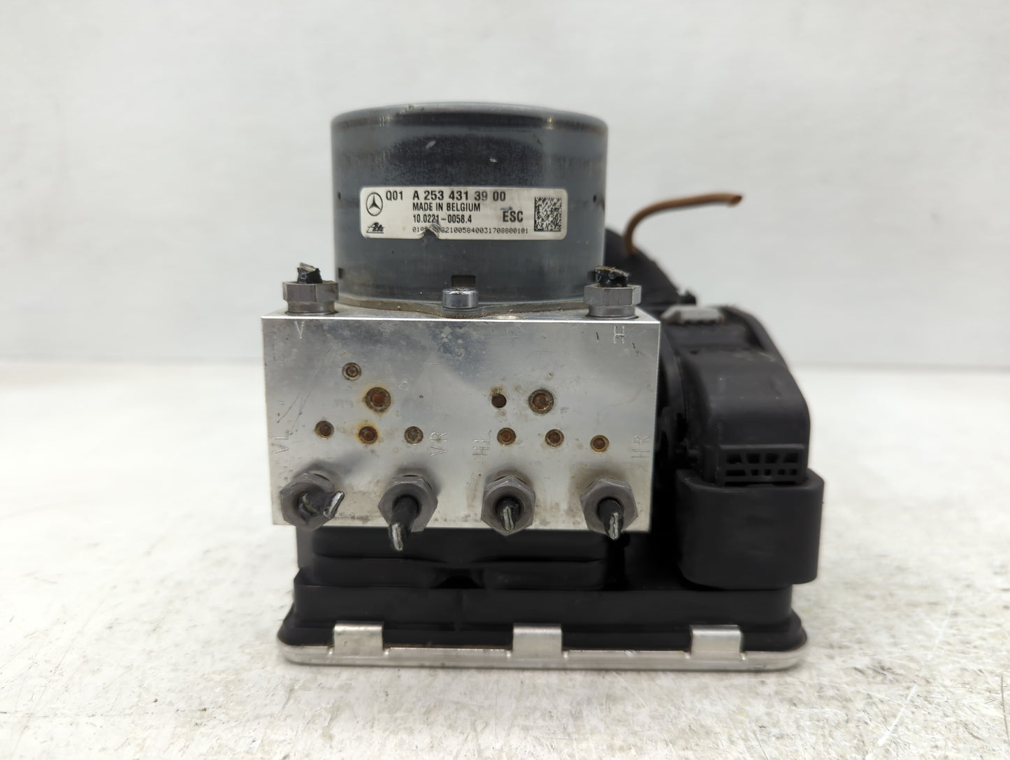 2017-2018 Mercedes-Benz C350 ABS Pump Control Module Replacement P/N:A 253 431 39 00 Fits Fits 2017 2018 OEM Used Auto Parts