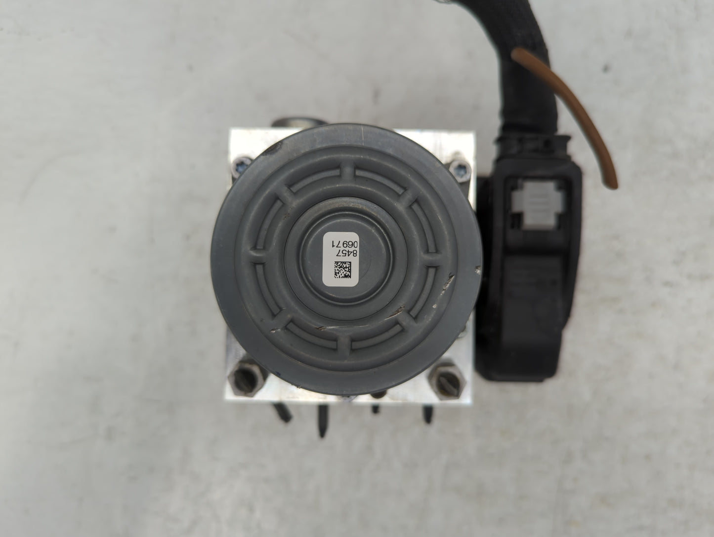 2017-2018 Mercedes-Benz C350 ABS Pump Control Module Replacement P/N:A 253 431 39 00 Fits Fits 2017 2018 OEM Used Auto Parts