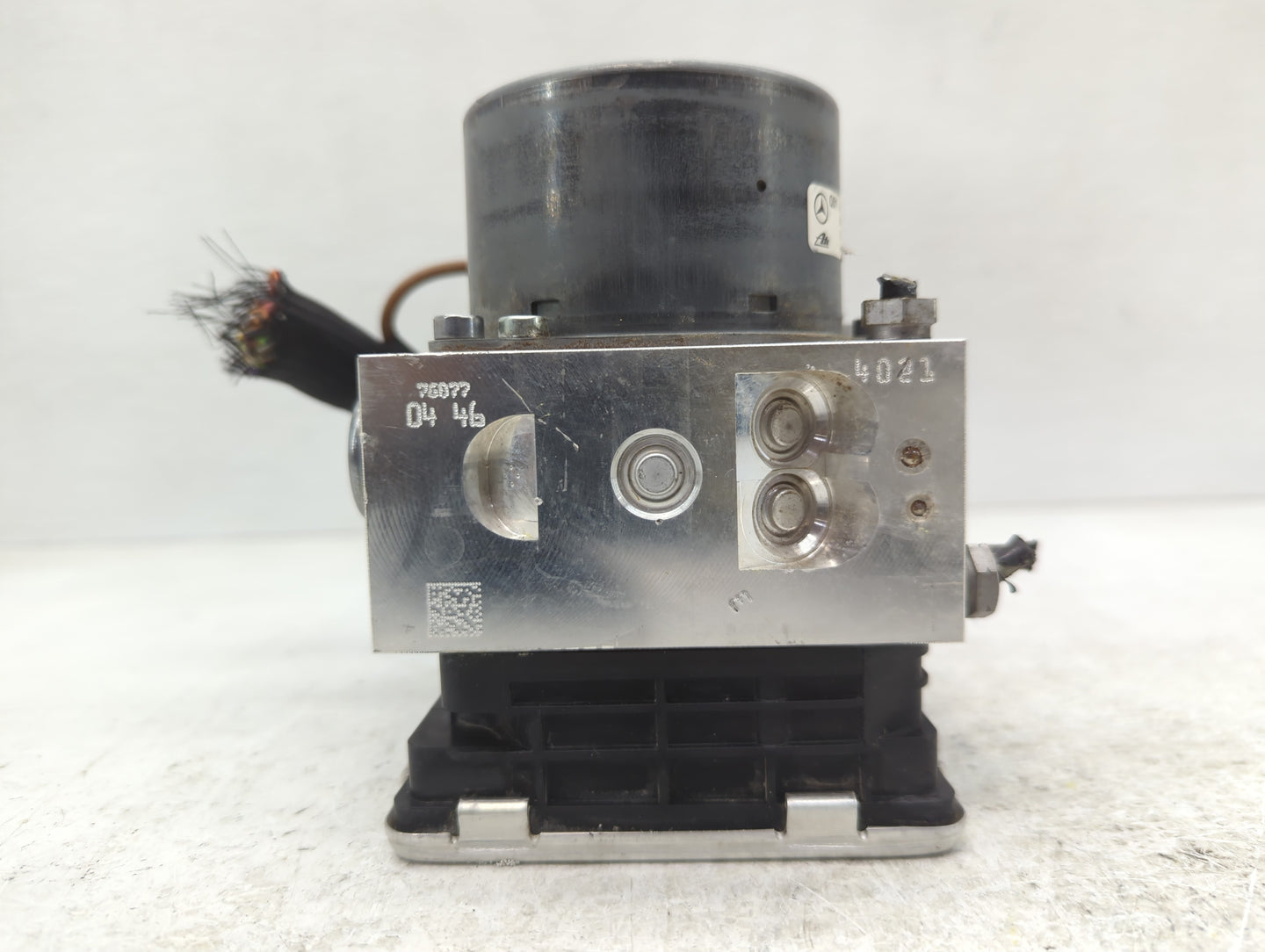 2017-2018 Mercedes-Benz C350 ABS Pump Control Module Replacement P/N:A 253 431 39 00 Fits Fits 2017 2018 OEM Used Auto Parts