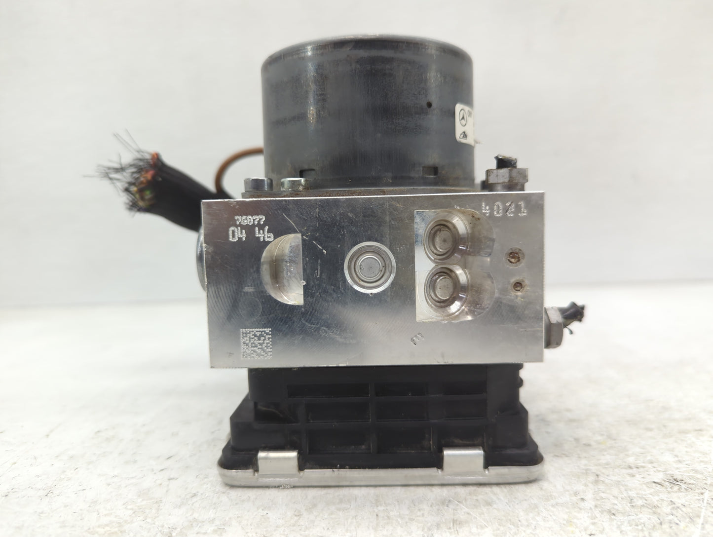 2017-2018 Mercedes-Benz C350 ABS Pump Control Module Replacement P/N:A 253 431 39 00 Fits Fits 2017 2018 OEM Used Auto Parts
