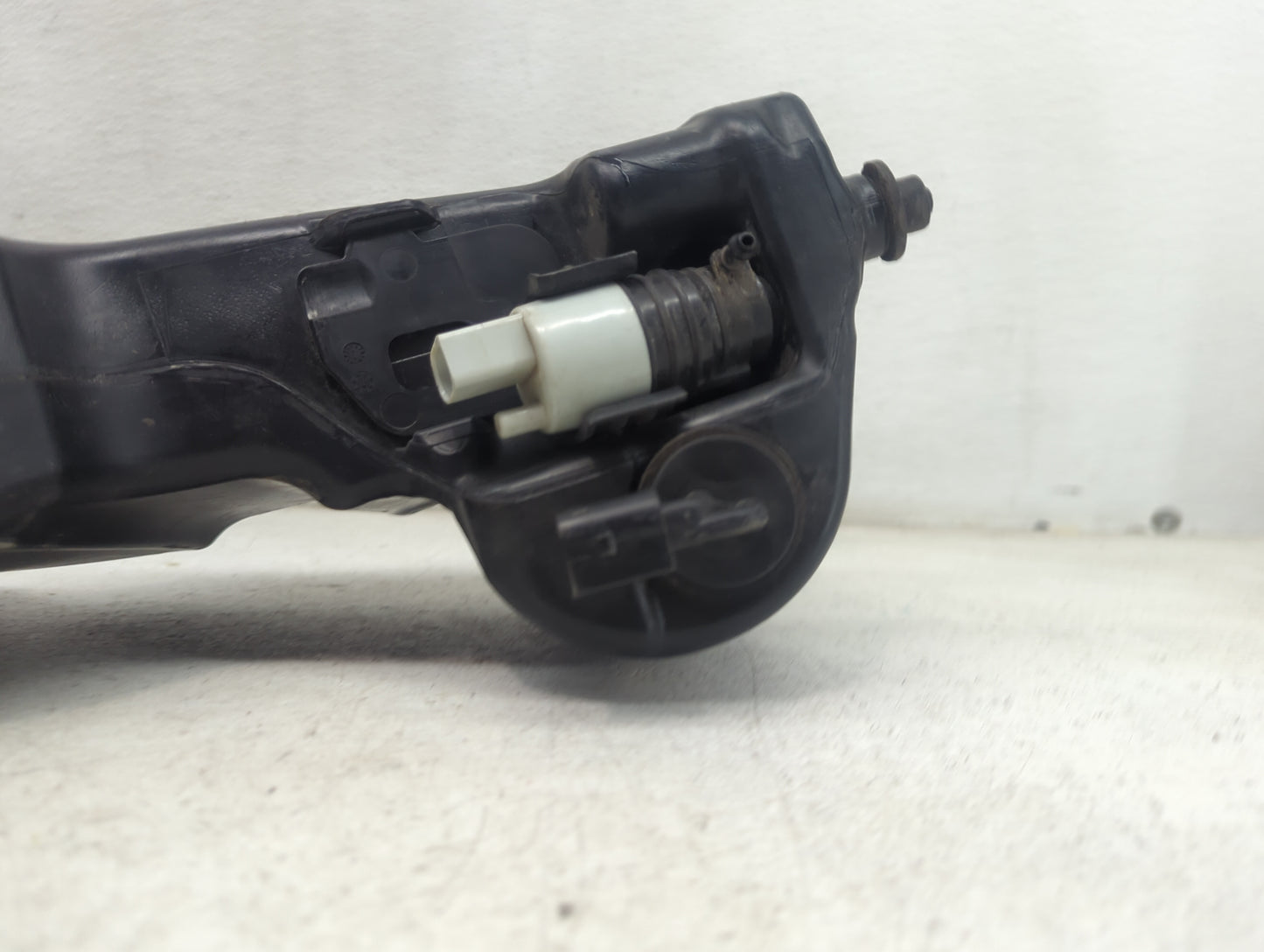 Mercedes-benz E-class Windshield Washer Fluid Reservoir Bottle Oem - Oemusedautoparts1.com