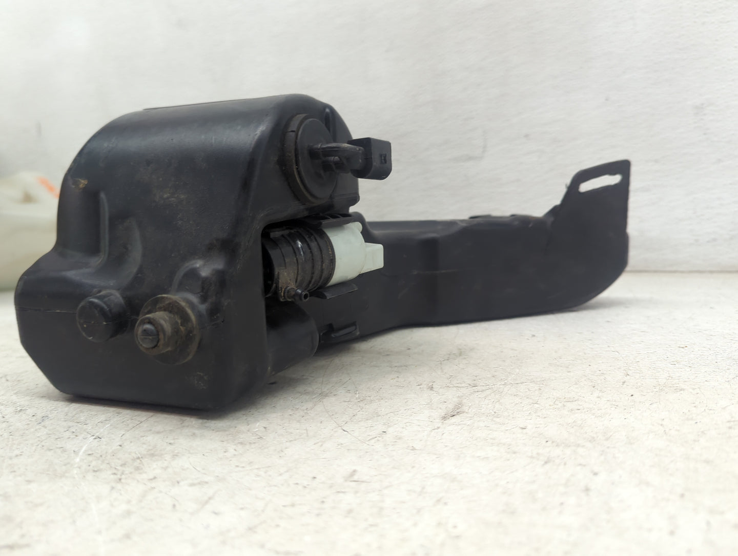 Mercedes-benz E-class Windshield Washer Fluid Reservoir Bottle Oem - Oemusedautoparts1.com