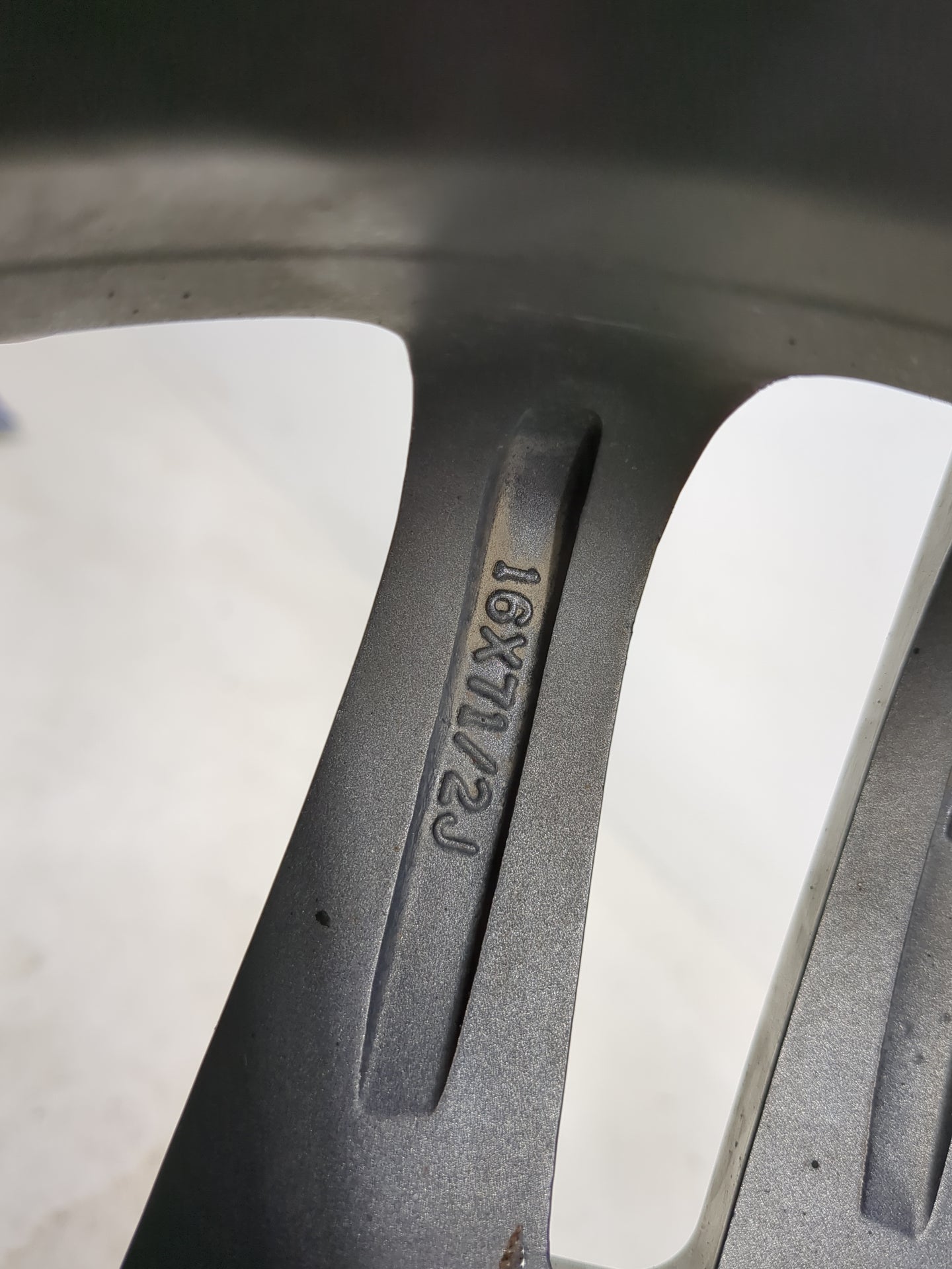 2017 Mercedes-benz E350 Oem Wheel Rim Gray - Oemusedautoparts1.com