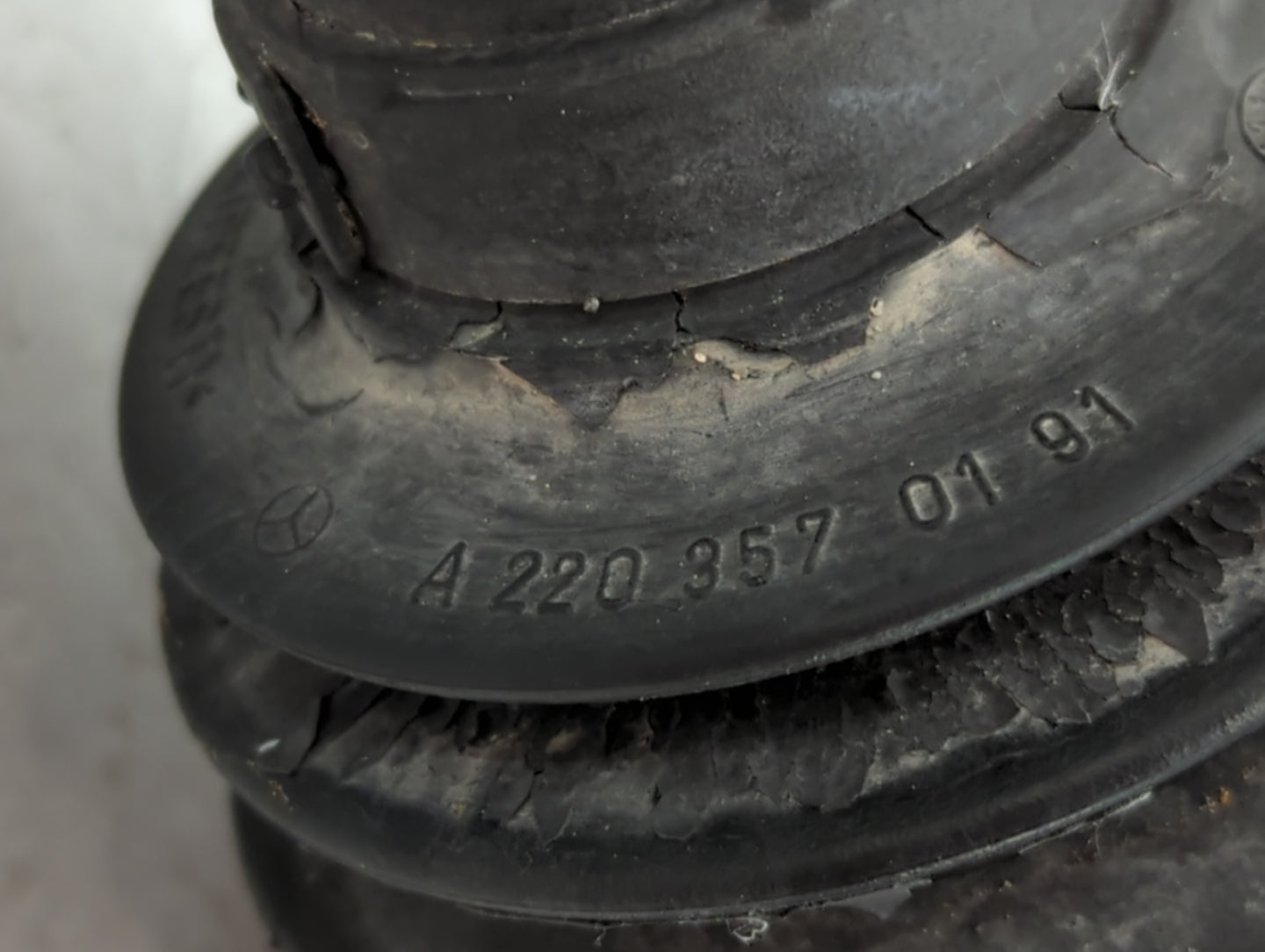 Mercedes-benz E350 Axle Shaft Front Driver Cv C/v - Oemusedautoparts1.com