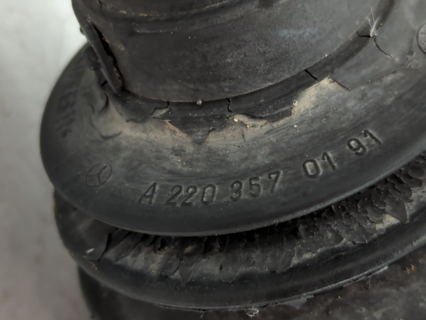 Mercedes-benz E350 Axle Shaft Front Driver Cv C/v - Oemusedautoparts1.com