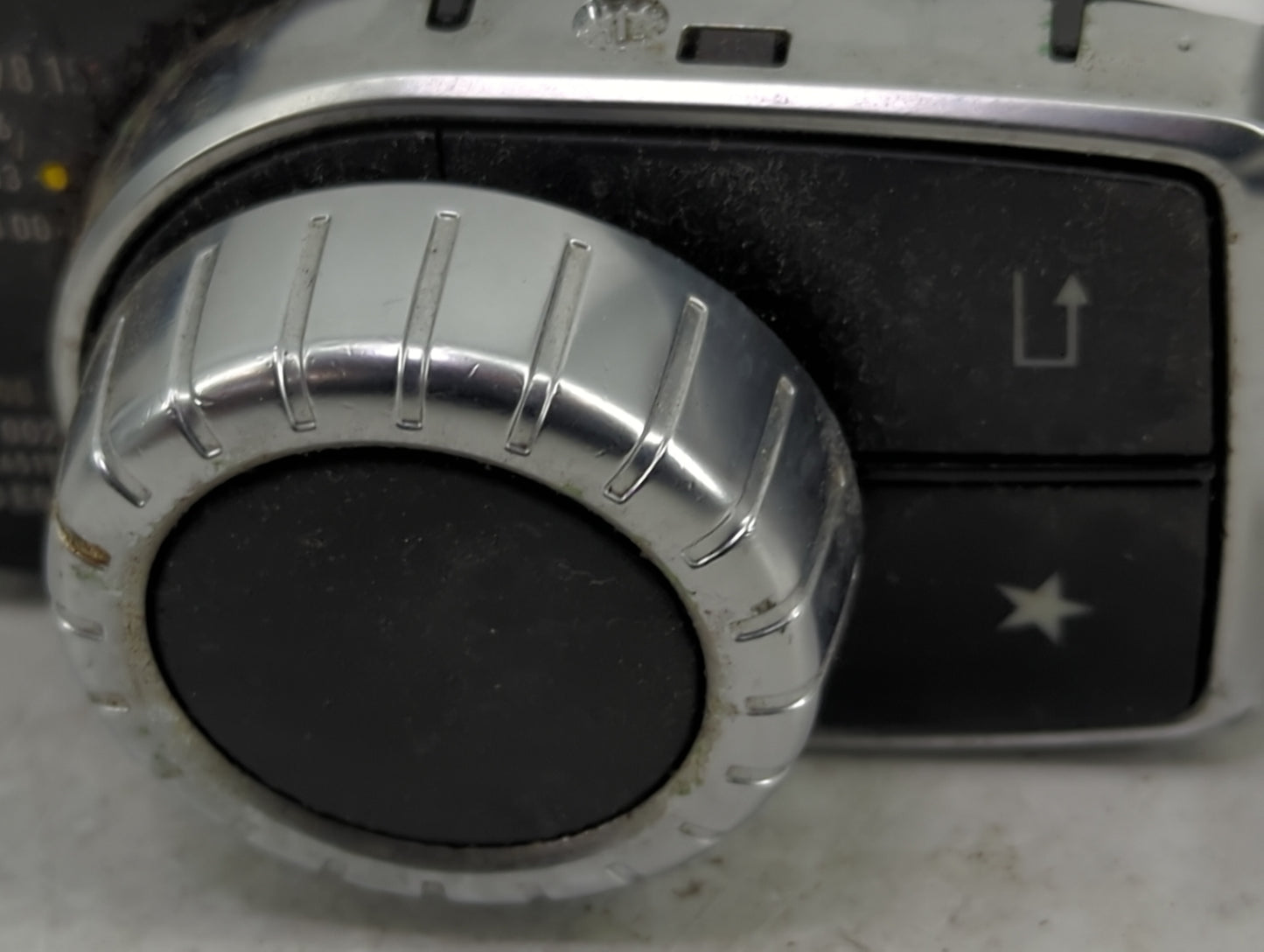 2015-2017 Mercedes-Benz Gla250 Radio AM FM Cd Player Receiver Replacement P/N:A2469009815 A2469010706 Fits OEM Used Auto Par