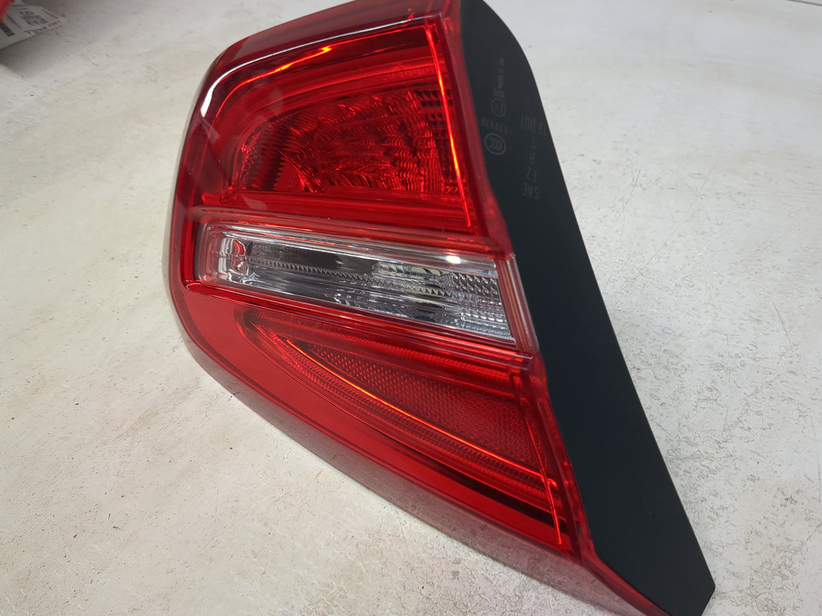 2015-2017 Mercedes-Benz Gla250 Tail Light Assembly Driver Left OEM P/N:A1569061358 Fits Fits 2015 2016 2017 OEM Used Auto Pa