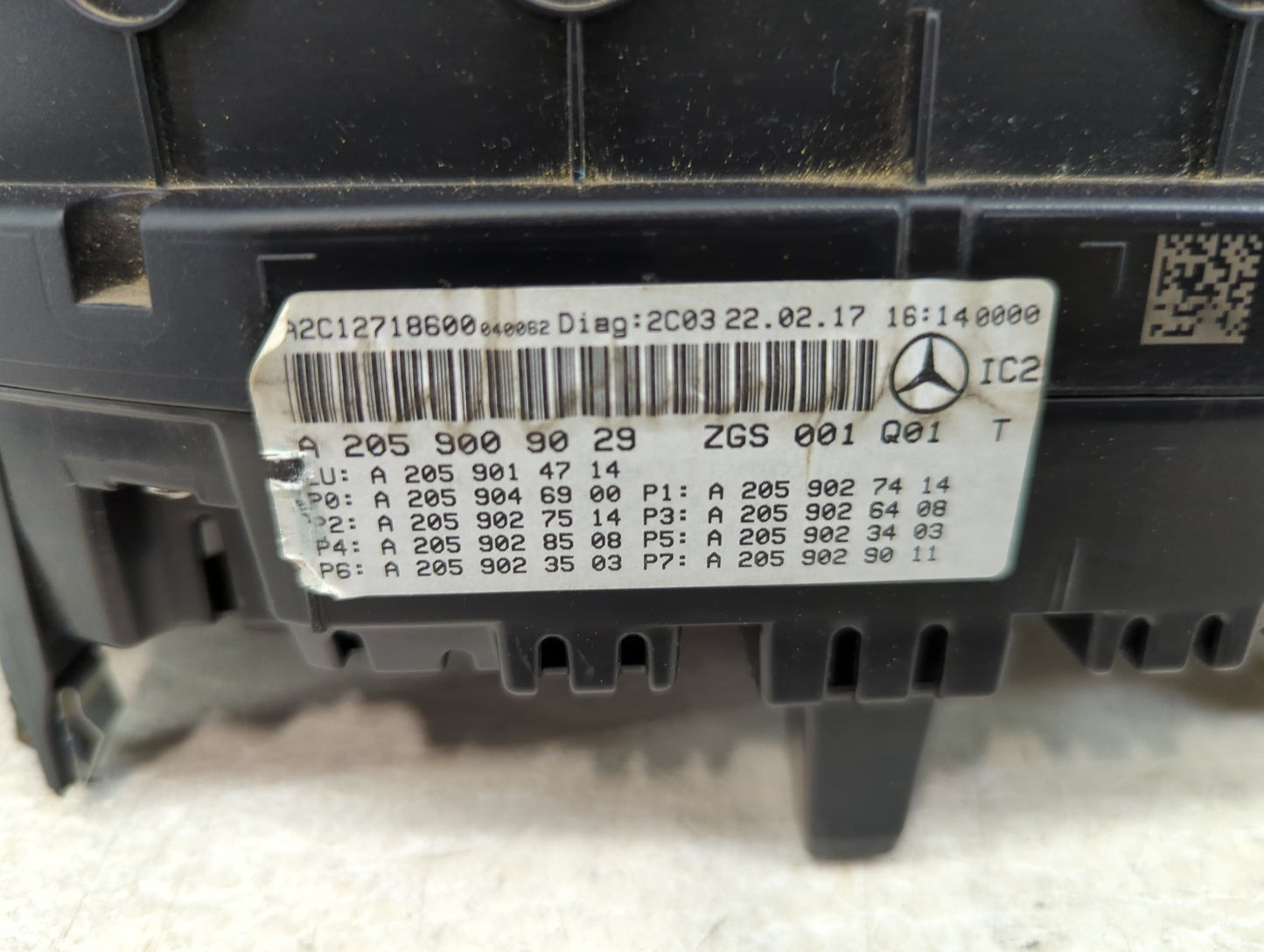 2017 Mercedes-Benz Glc300 Instrument Cluster Speedometer Gauges P/N:A 205 900 90 29 Miles: Fits OEM Used Auto Parts - Oemuse