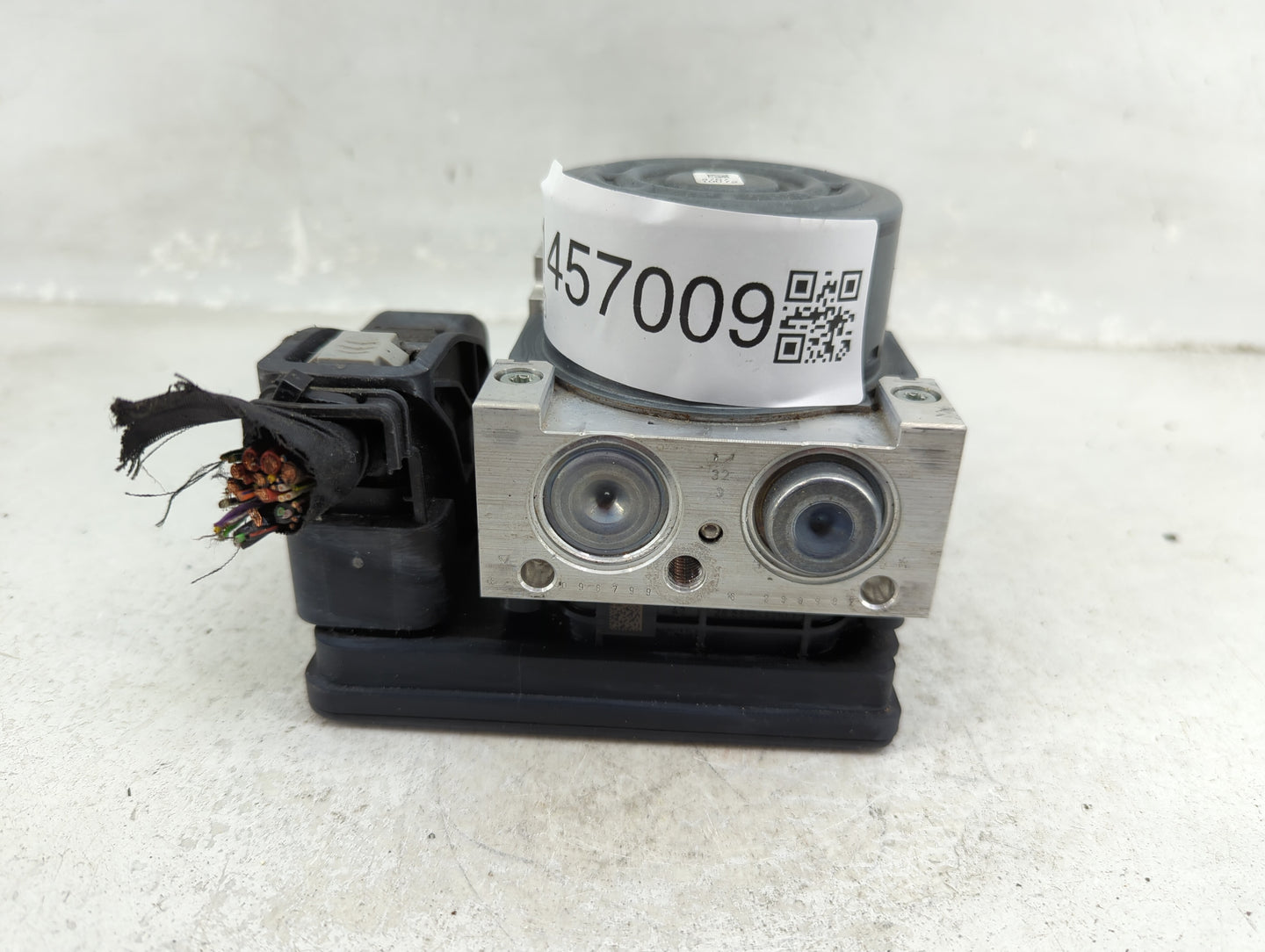 2017-2019 Mercedes-Benz Glc300 ABS Pump Control Module Replacement P/N:A 253 431 02 00 Fits Fits 2017 2018 2019 OEM Used Aut