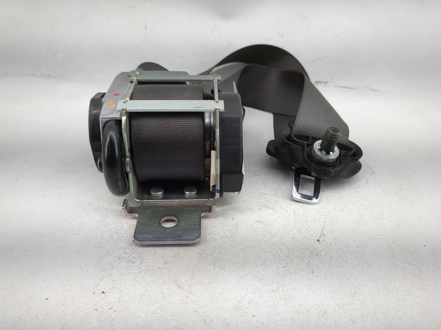 2017 Mercedes-benz Gle350 Left Driver Seat Belt Rear Retractor - Oemusedautoparts1.com