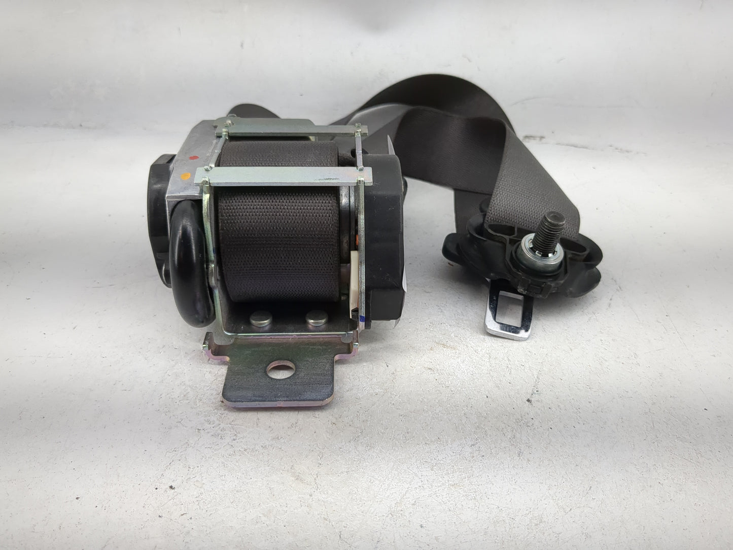2017 Mercedes-benz Gle350 Left Driver Seat Belt Rear Retractor - Oemusedautoparts1.com