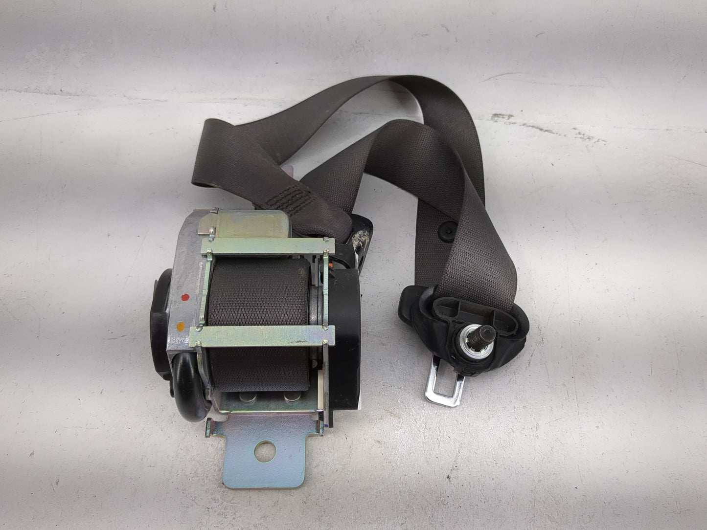 2017 Mercedes-benz Gle350 Left Driver Seat Belt Rear Retractor - Oemusedautoparts1.com