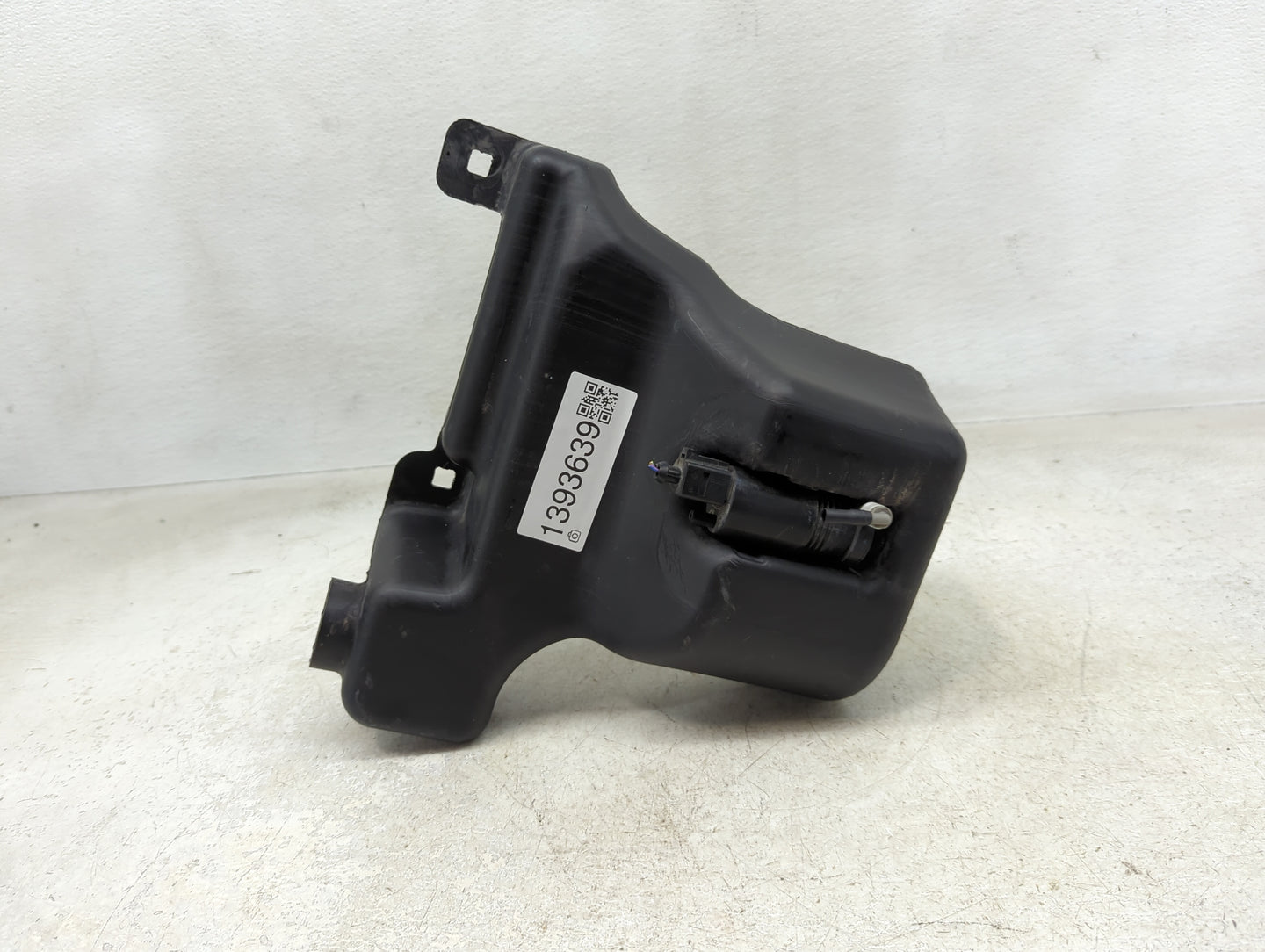 2016 Mercedes-benz Metris Windshield Washer Fluid Reservoir Bottle Oem - Oemusedautoparts1.com