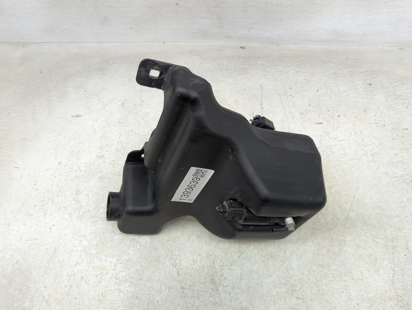 2016 Mercedes-benz Metris Windshield Washer Fluid Reservoir Bottle Oem - Oemusedautoparts1.com