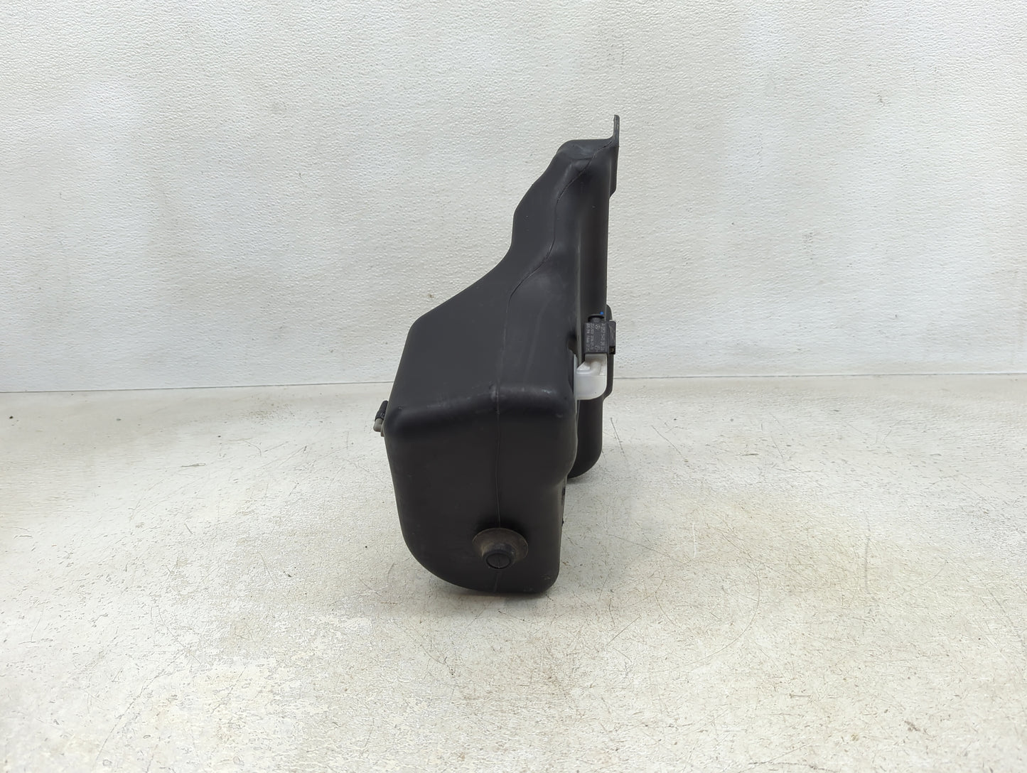 2016 Mercedes-benz Metris Windshield Washer Fluid Reservoir Bottle Oem - Oemusedautoparts1.com