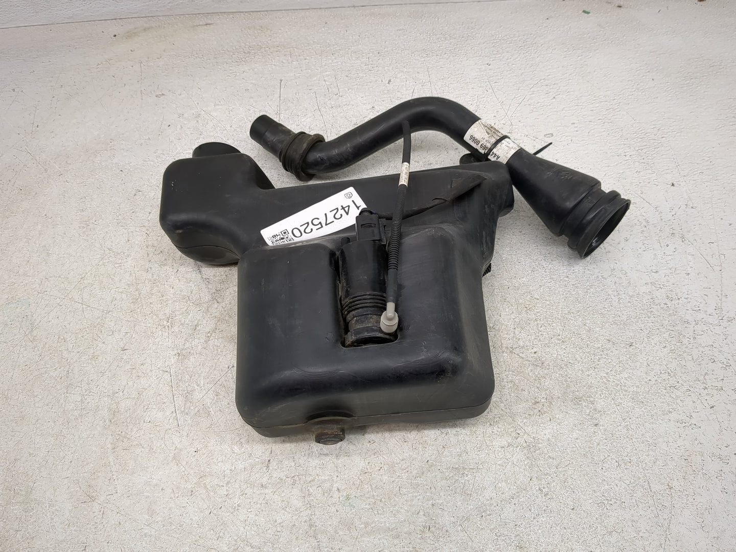 2016 Mercedes-benz Metris Windshield Washer Fluid Reservoir Bottle Oem - Oemusedautoparts1.com