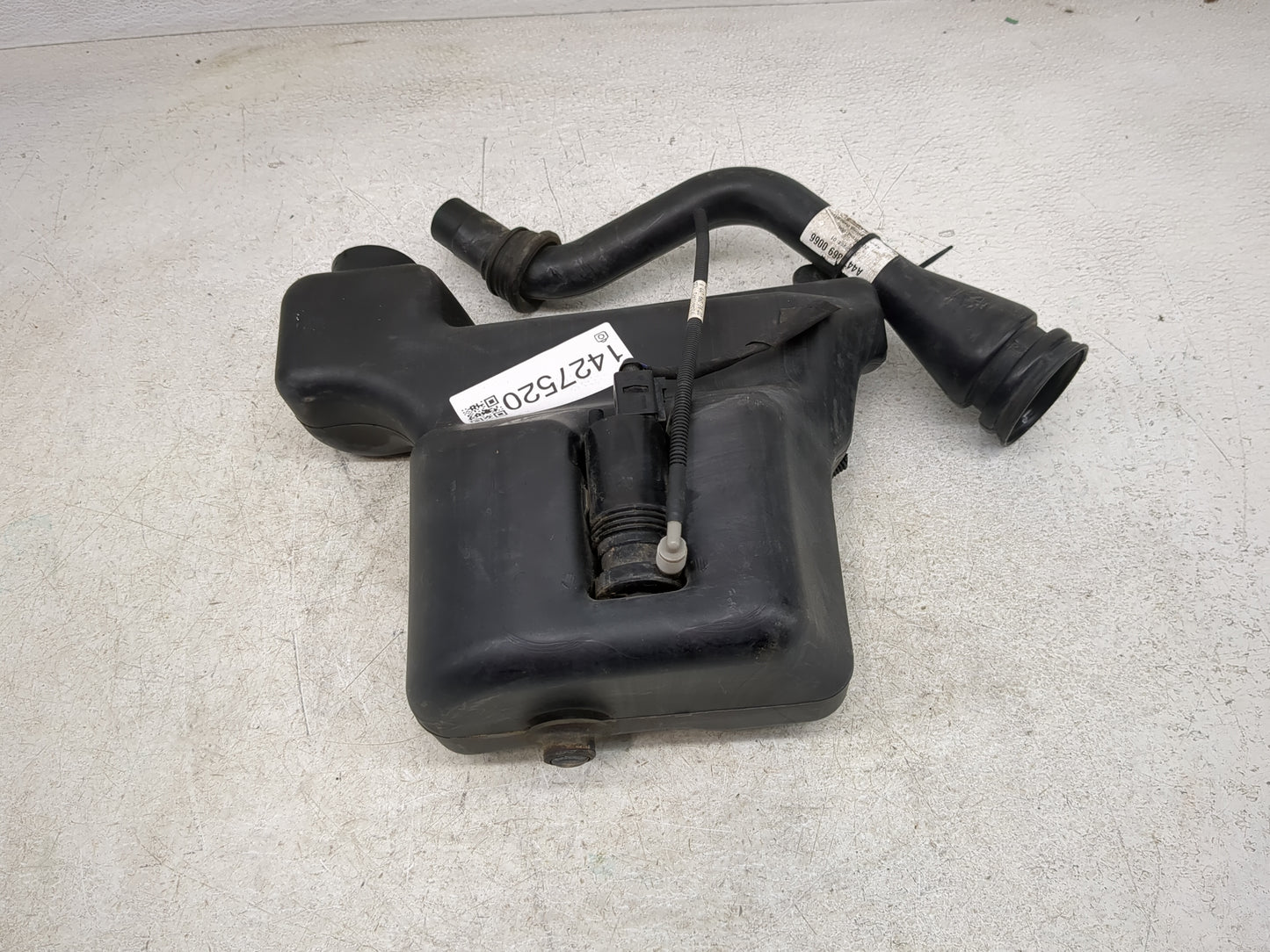 2016 Mercedes-benz Metris Windshield Washer Fluid Reservoir Bottle Oem - Oemusedautoparts1.com