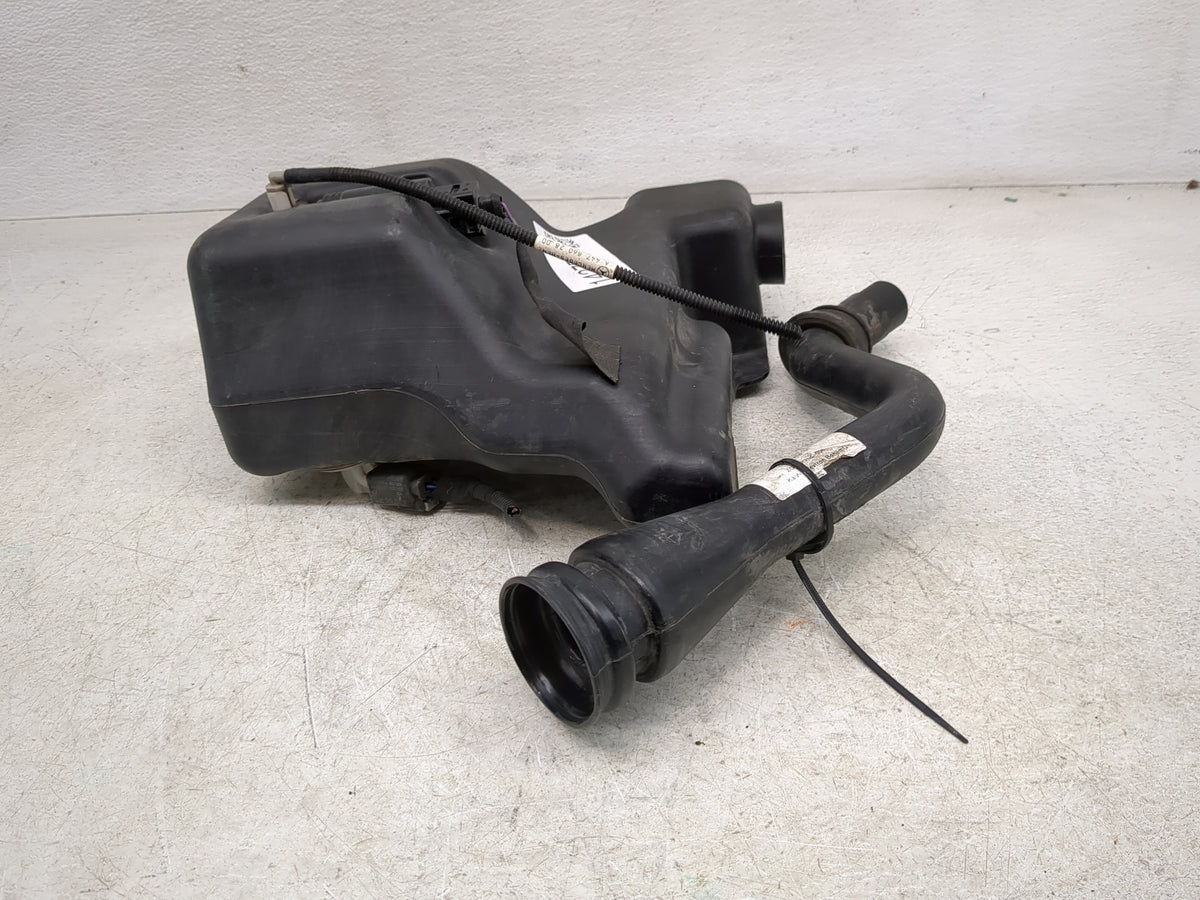 2016 Mercedes-benz Metris Windshield Washer Fluid Reservoir Bottle Oem 1427520 - Oemusedautoparts1.com