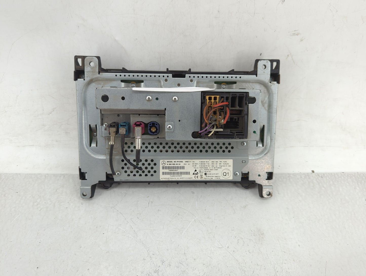2017 Mercedes-Benz Sprinter 2500 Radio AM FM Cd Player Receiver Replacement P/N:A9069000904 Fits OEM Used Auto Parts - Oemus