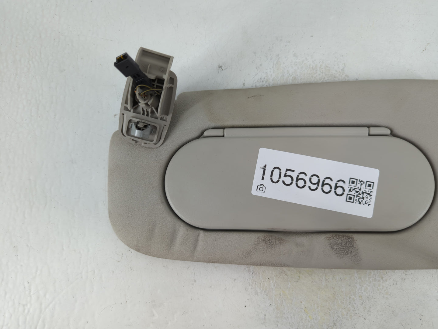 2017 Mini Cooper Sun Visor Shade Replacement Passenger Right Mirror Fits OEM Used Auto Parts - Oemusedautoparts1.com