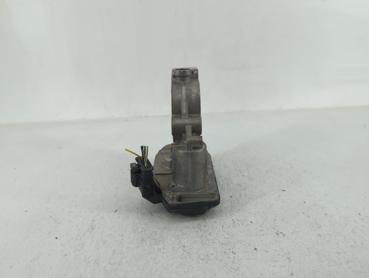 2016-2019 Mini Cooper Throttle Body P/N:7 618 838 7 619 008 Fits Fits 2014 2015 2016 2017 2018 2019 OEM Used Auto Parts - Oe