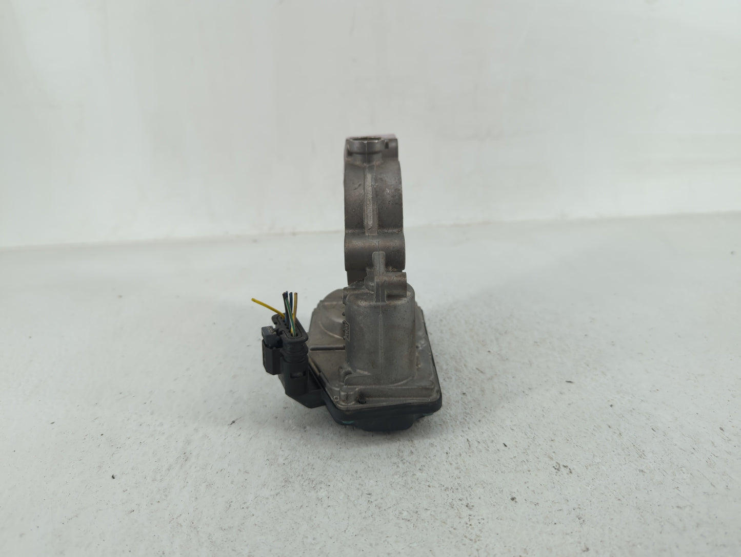 2016-2019 Mini Cooper Throttle Body P/N:7 618 838 7 619 008 Fits Fits 2014 2015 2016 2017 2018 2019 OEM Used Auto Parts - Oe