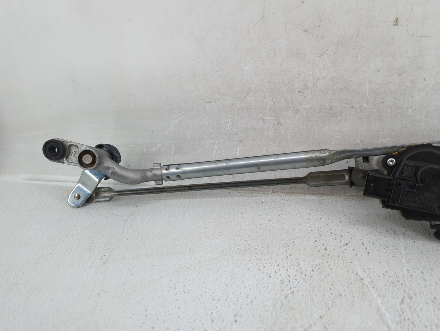 2017 Mini Cooper Front Windshield Wiper Motor P/N:7 419 787-03 Fits OEM Used Auto Parts - Oemusedautoparts1.com