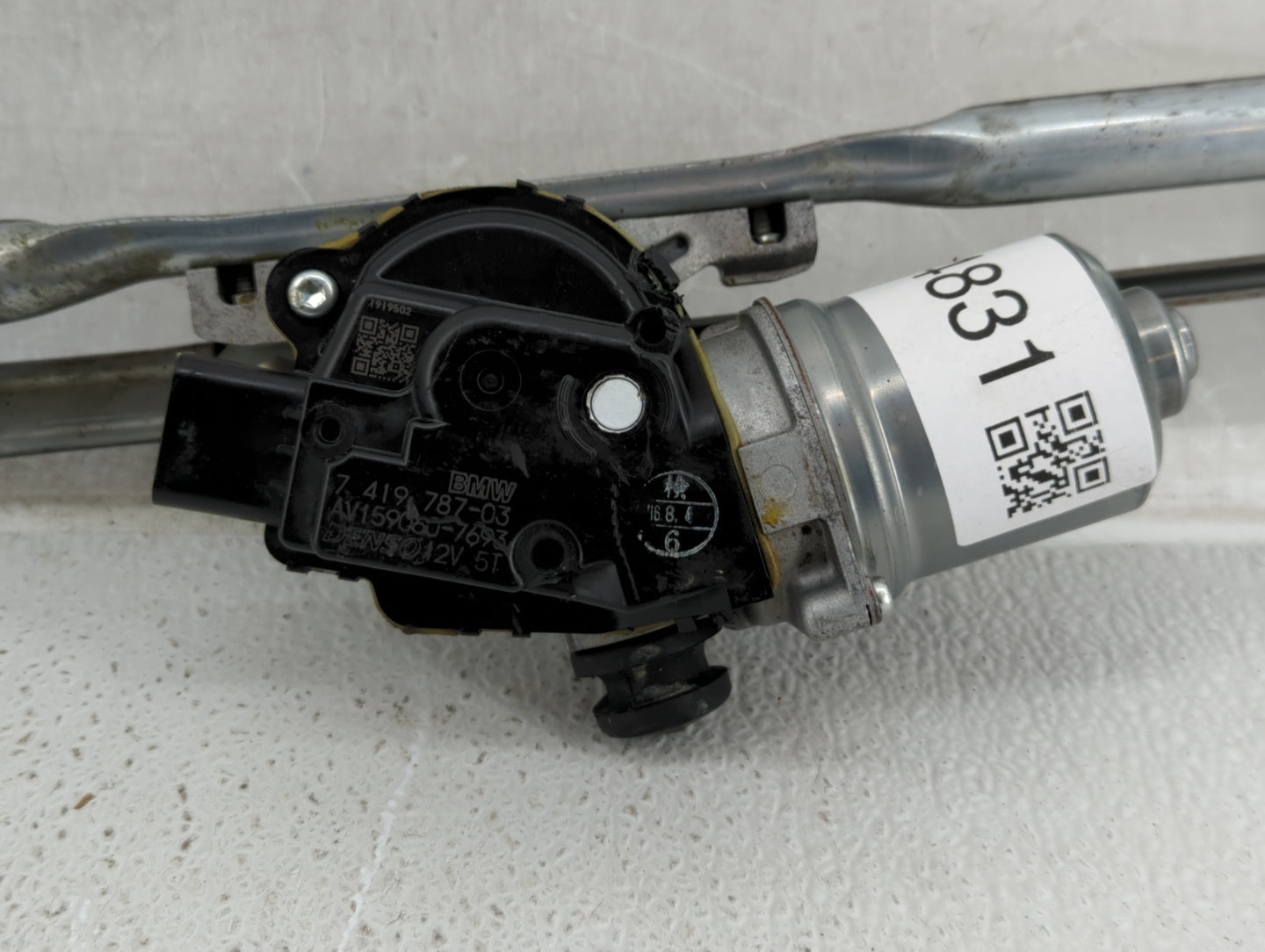 2017 Mini Cooper Front Windshield Wiper Motor P/N:7 419 787-03 Fits OEM Used Auto Parts - Oemusedautoparts1.com