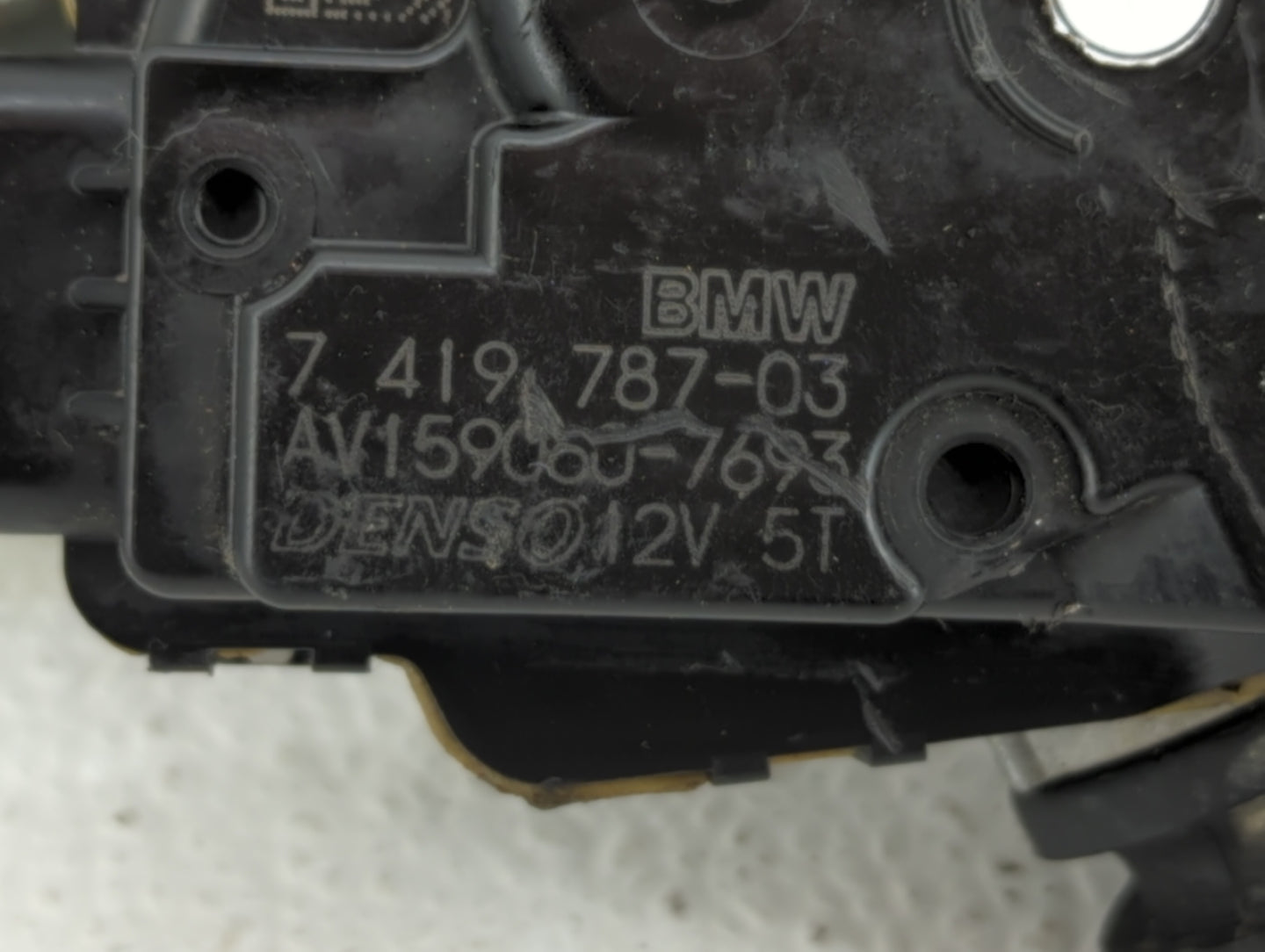 2017 Mini Cooper Front Windshield Wiper Motor P/N:7 419 787-03 Fits OEM Used Auto Parts - Oemusedautoparts1.com