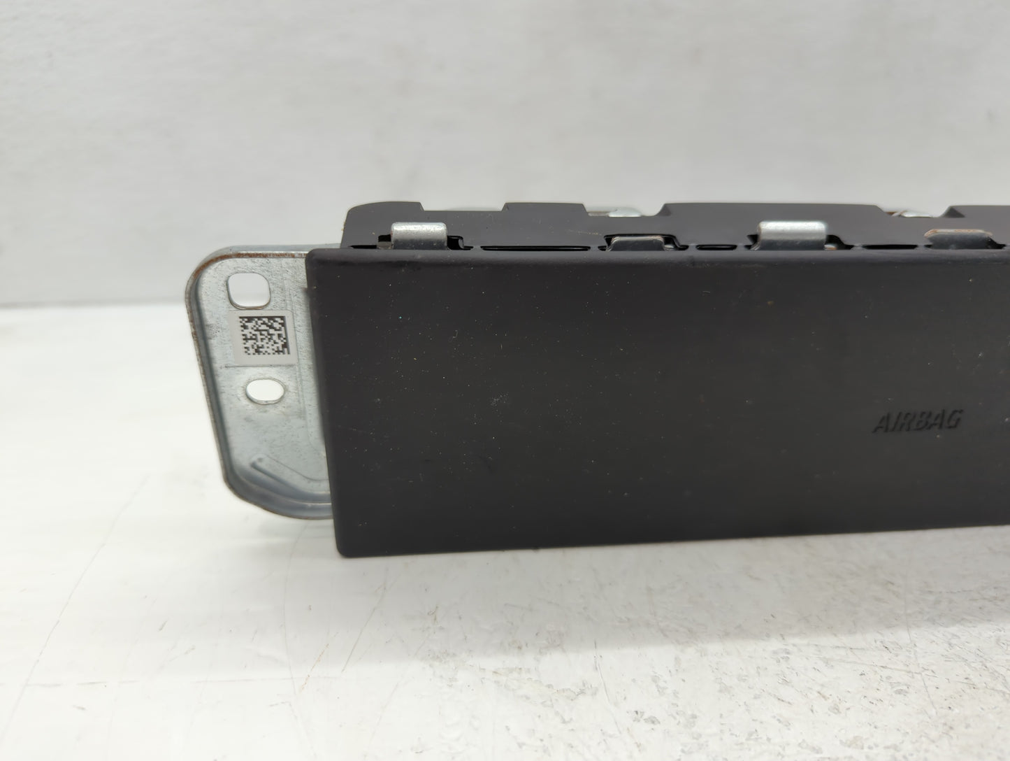2016-2018 Mini Cooper Clubman Air Bag Driver Left Knee OEM P/N:06859-P1-XX00356 16B3541A0129 Fits Fits 2016 2017 2018 OEM Us