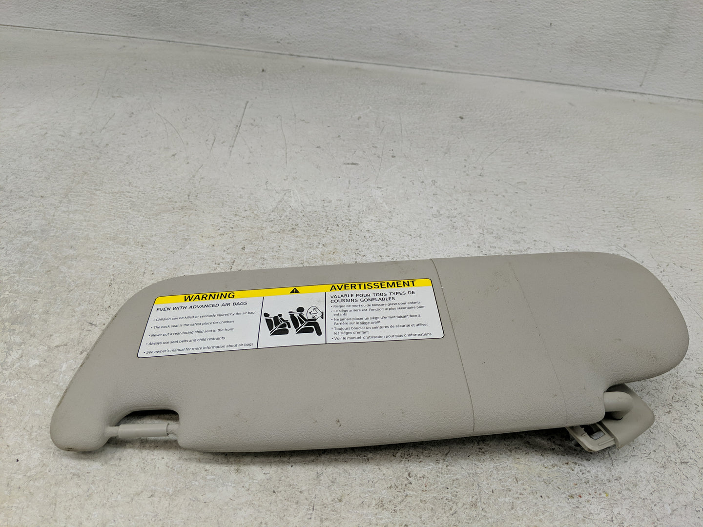 2016-2018 Mini Cooper Clubman Sun Visor Shade Replacement Passenger Right Mirror Fits Fits 2016 2017 2018 OEM Used Auto Part